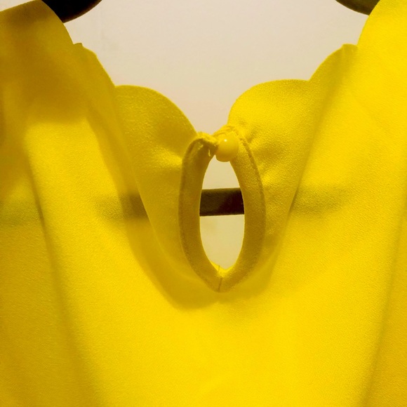 3 for $15 ❤️ Ruffle Armhole Scallop Edge Top - Picture 3 of 6